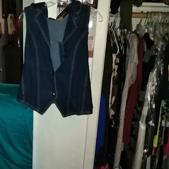 Tops - Picture 4 of 8